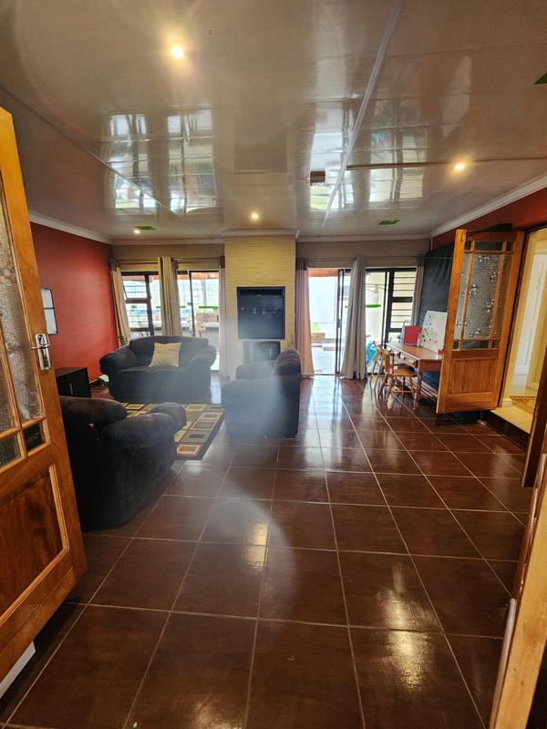 To Let 4 Bedroom Property for Rent in Parsonsvlei Eastern Cape